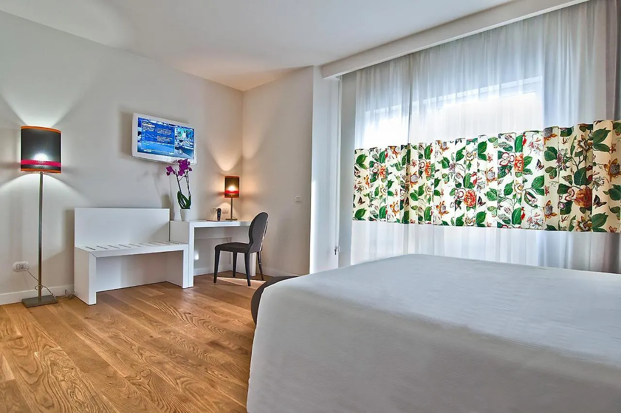 Hotel Caravel location
