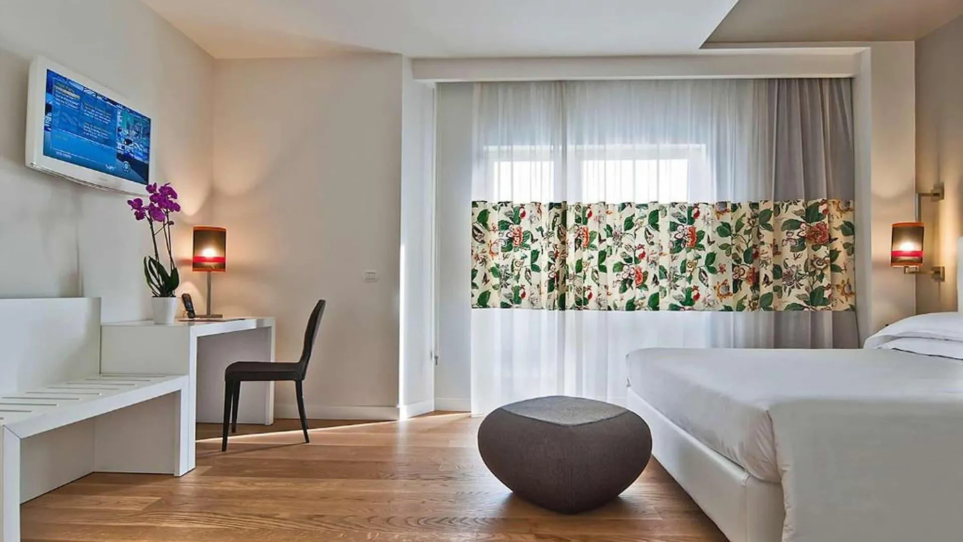 Hotel Caravel Rome 4*,